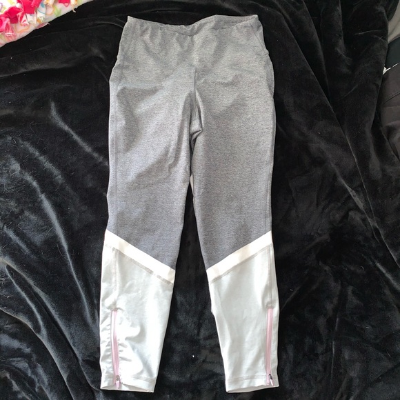 Old Navy Pants - 🔴2/$25 Old Navy Elevated Leggings